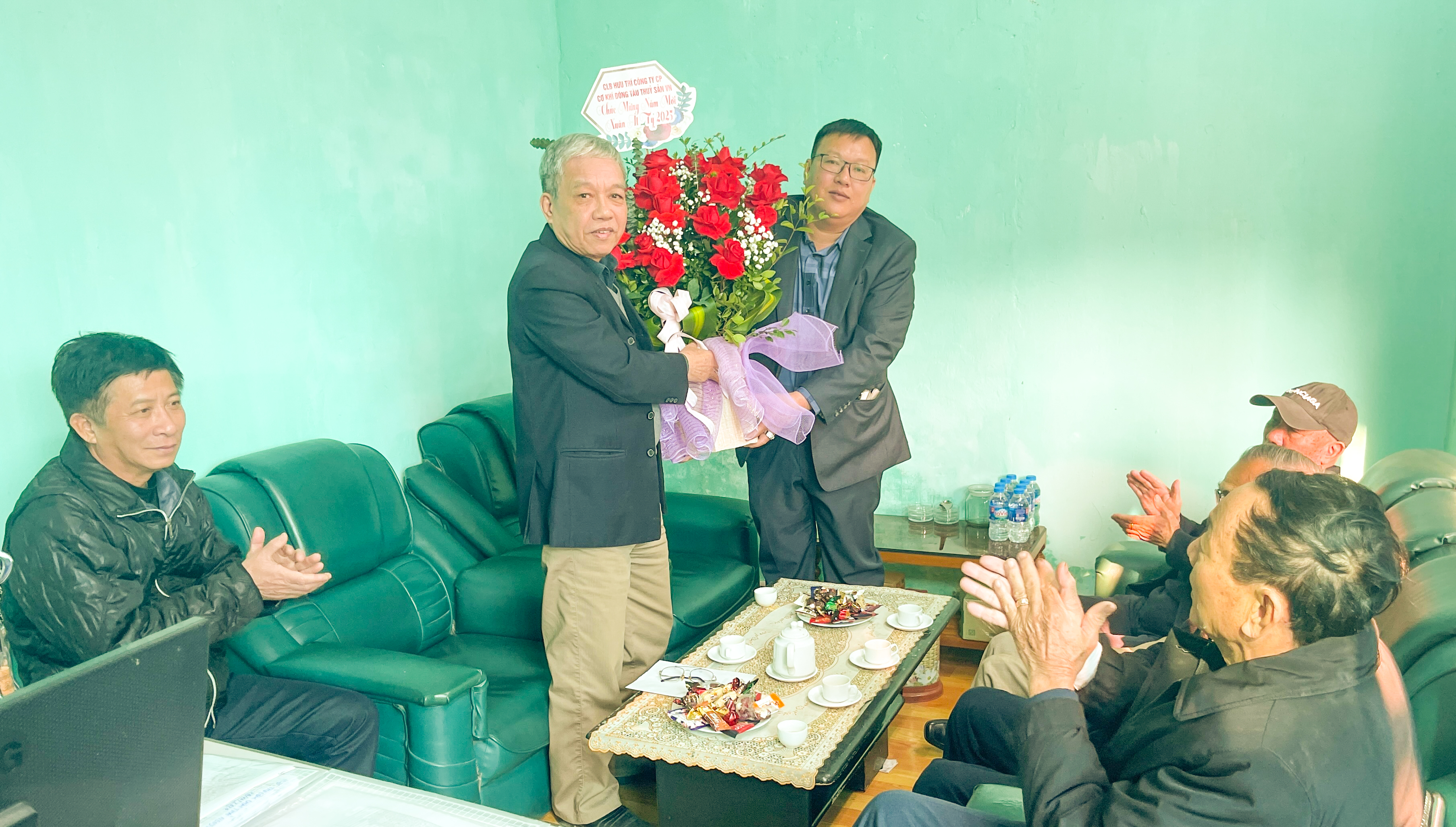 CLB Hưu trí Công ty đến thăm và chúc Ban lãnh đạo và toàn thể cán bộ, nhân viên Công ty